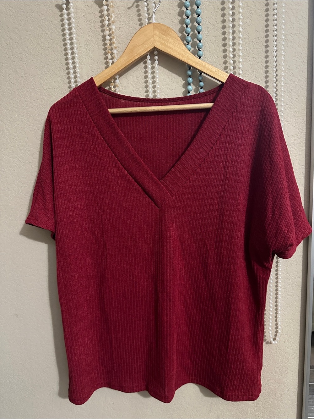 Womens V-Neck Short Sleeve Top - Burgundy